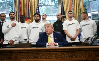 川普寻求彻底胜利 称伊朗政权可能垮台