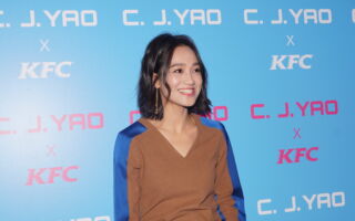 让6岁女儿上学照顾3岁弟弟 朱丹被批重男轻女