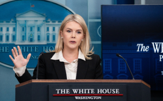 川普对伊朗核协议信心减弱 美军备战