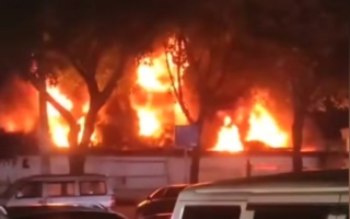 广西小区车棚起火 传上百辆电动车被毁