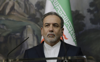 伊朗外长：若以方停止空袭 将不再回应