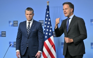 北约秘书长访英 呼吁实现国防“量子飞跃”