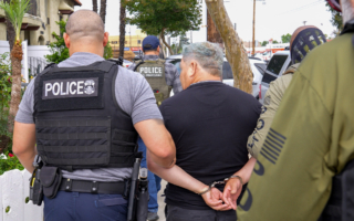 法官阻止将非法移民立即递解出境 美政府起诉