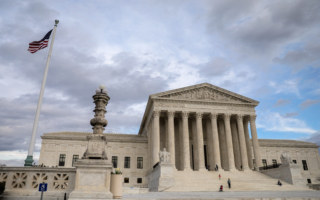 川普上诉至最高法院 要求限制出生公民权