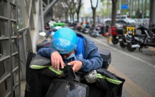 演员于清斌回应送外卖一事：行业寒冬没有戏拍