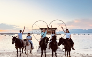 晨曦骑马 五十年情谊的日出之约