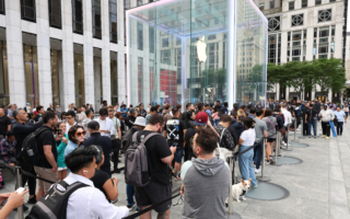 美国宣布豁免手机、电脑及芯片的对等关税