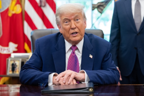 川普签署备忘录 重启对古巴制裁政策