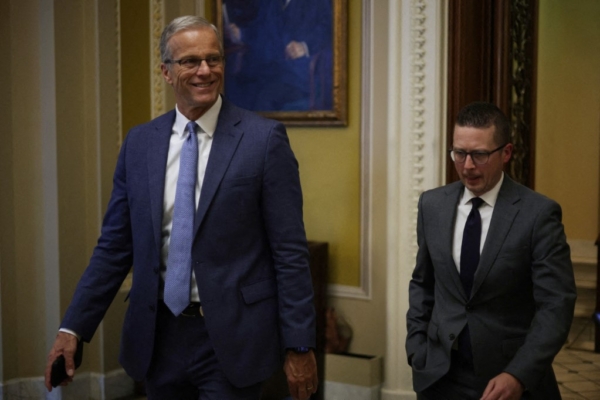 两党议员前往参院 就大而美法案最终投票