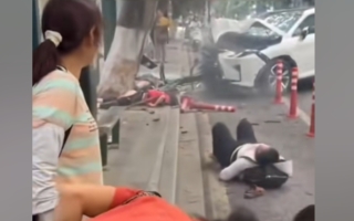 广州一男子开车撞向公交站台 多人死伤