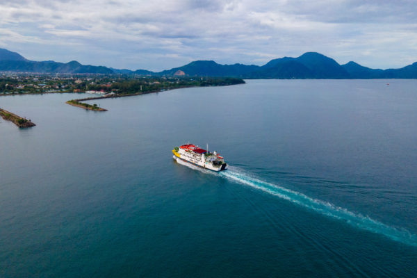 印尼一渡轮在巴厘海峡沉没 4死38失踪