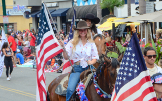 组图2：美西最大独立日游行 数十万人庆自由