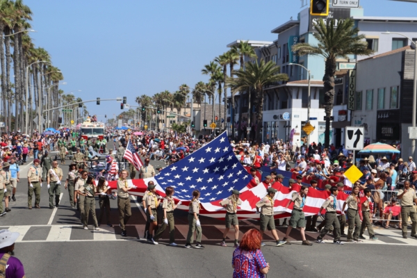 组图：美西最大独立日游行 传承爱国与勇气