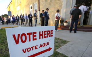 德州总检察长调查33名涉嫌非法投票的非公民