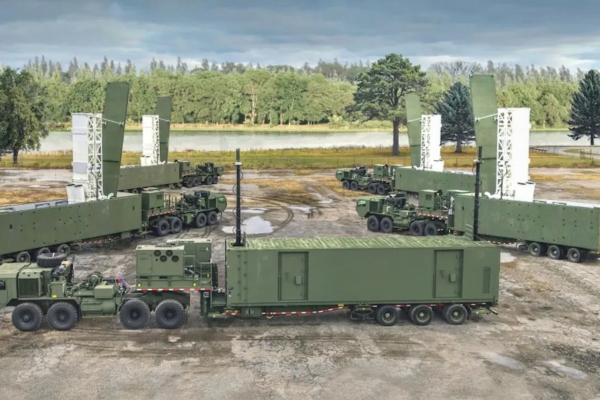 美陆军士兵改造堤丰导弹系统 中共为何恼火