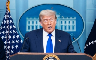 指哈梅内伊说谎 川普叫停解除对伊制裁