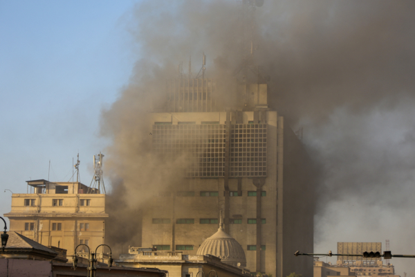 埃及电信大楼起火酿22伤 首都通信及网络中断