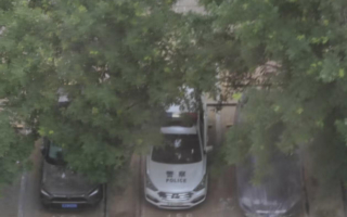 北戴河会议前 疫苗维权者被警察“上岗”