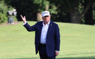 川普宣布对日韩马来西亚等14国征收新关税