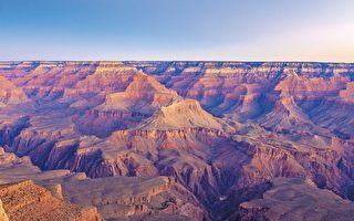 雷击引发山火 美国大峡谷五百游客紧急撤离