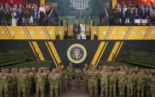 组图:川普大阅兵 展示陆军实力 警告对手