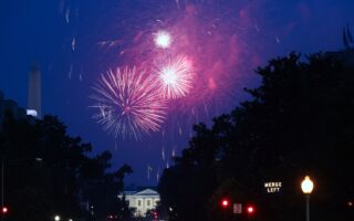 组图:美陆军250周年庆典 璀璨烟火压轴登场