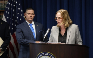 王后区日托中心老板夫妇 涉嫌虐待儿童被起诉