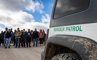 委内瑞拉夫妇被指控非法入境 两年前来美