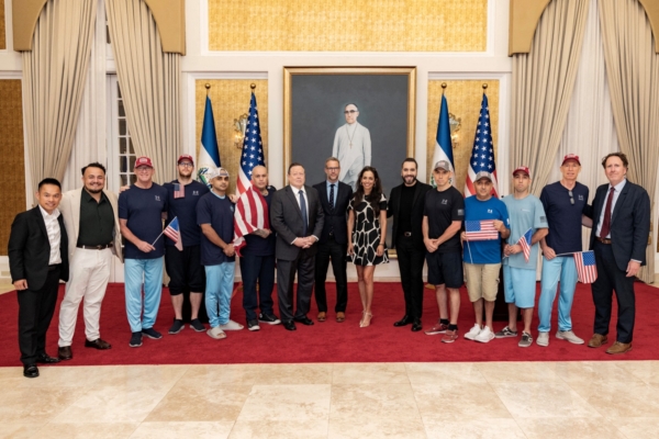 三国达换囚协议 在委内瑞拉被拘美国人返国