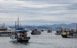 越南载53人游船翻覆 至少27死