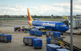 西南航空重大政策变化 托运行李不再免费