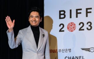 被陆民巧遇求合照 周润发一句话获赞亲切有趣