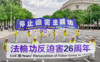 组图：法轮功华盛顿大游行 吁制止中共跨国镇压