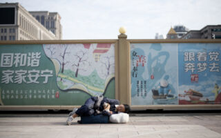 中国民众热议“垃圾时间” 专家剖析原因