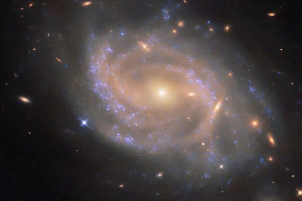 藏身于最大星座中 螺旋星系孕育Ia型超新星