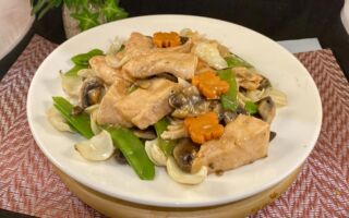 【梁厨美食】荷兰豆百合蘑菇炒三文鱼球