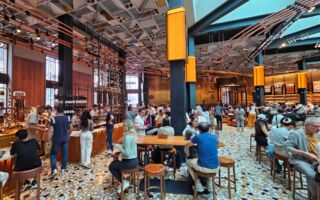 组图：米兰星巴克一号店 获称“全球最美”