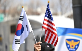 川普关税期限将至 韩三部长急赴华府磋商