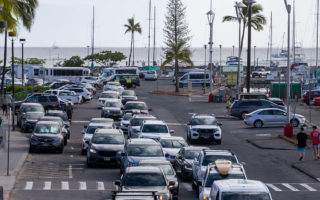 夏威夷发海啸警报 机场停飞 民众紧急疏散