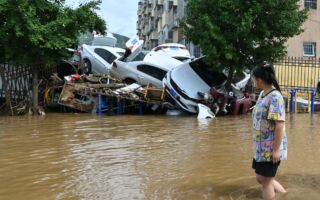 山西洪水冲走中巴10人遇难 华北洪灾数十人亡