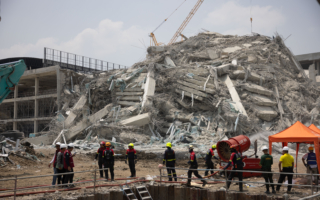 泰国震塌大楼由中铁承建 被曝30假工程师签名