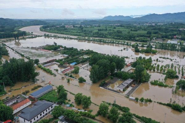 北京洪水惊心动魄 民宿老板亲历近2.5米深水