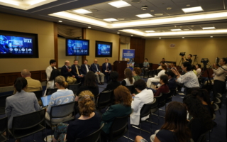 电影《超限战》在美国国会大楼放映