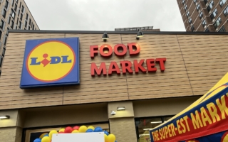 Lidl曼哈顿下东城开张 上千人排队 顾客：城里最好的店