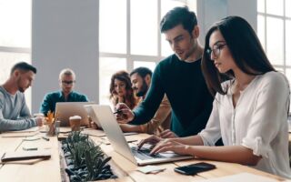 在职场上如何管理比你年长的同事？