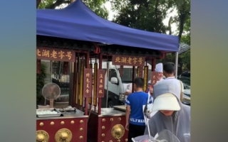 星级酒店地铁站摆摊 分析：中国经济衰退缩影