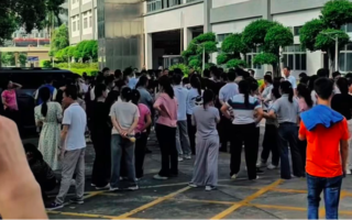 抗议搬厂不赔偿 深圳信濠光电数百人罢工