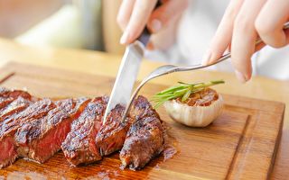 餐馆点牛排漏看三个字 美国女生接账单吓一跳