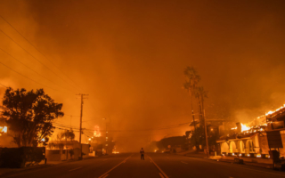 野火肆虐烧到家门口 南加州华人彻夜未眠