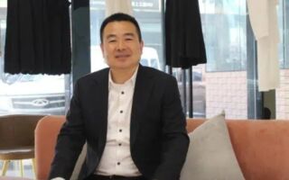 萧易：创办人连续坠楼 凸显中国民企困境